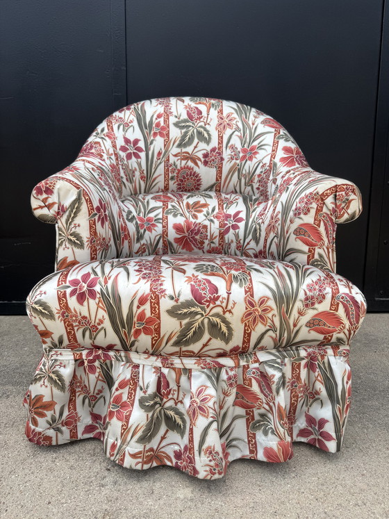 Image 1 of Poltrona antica a forma di fungo in raso floreale