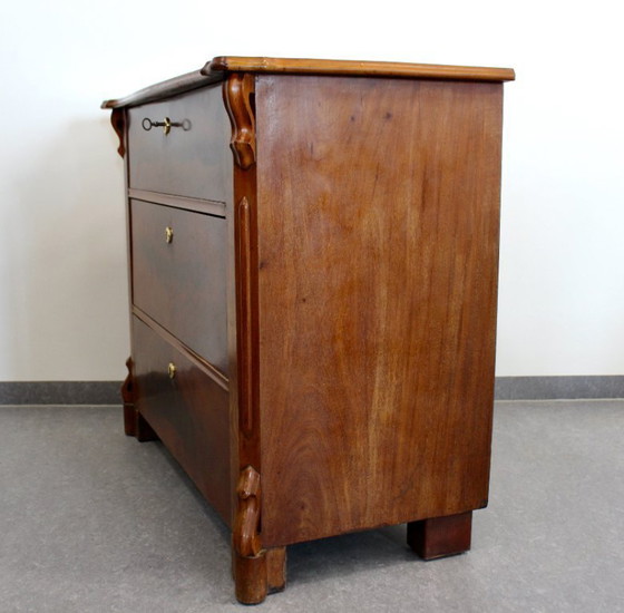 Image 1 of Cómoda, armario o aparador antiguo de estilo Biedermeier.