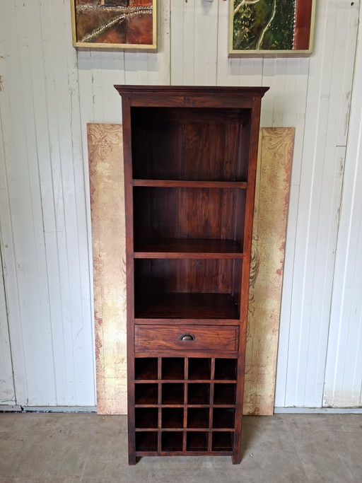 Bücherregal, Porzellanschrank, Weinschrank, Whiskybar aus Teakholz. Maße des Weinregals: 65 x 41 cm, Höhe: 190 cm.