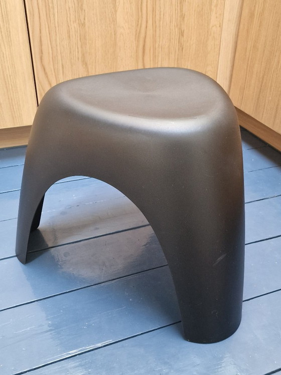 Black Elephant Stool Sori Yanagi / Vitra – Plastic (photo 3 of 10)