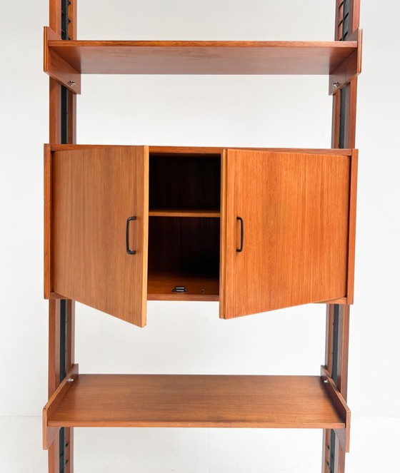 Image 1 of Singular librería independiente de teca, Italia, años 60