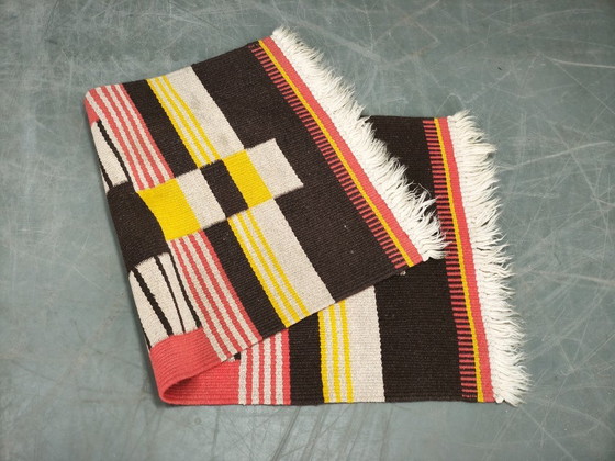 Image 1 of Tapis Kilim tchèque géométrique en laine des années 1950, rose, noir et jaune