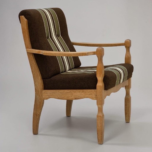Sillón danés de los años 70, tapizado original de lana a rayas, madera de roble tallada.