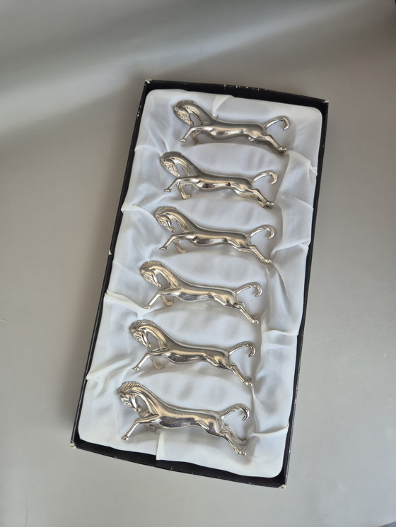 Image 1 of Set di 6 poggiaposate vintage in tonalità argento - Design a cavallo