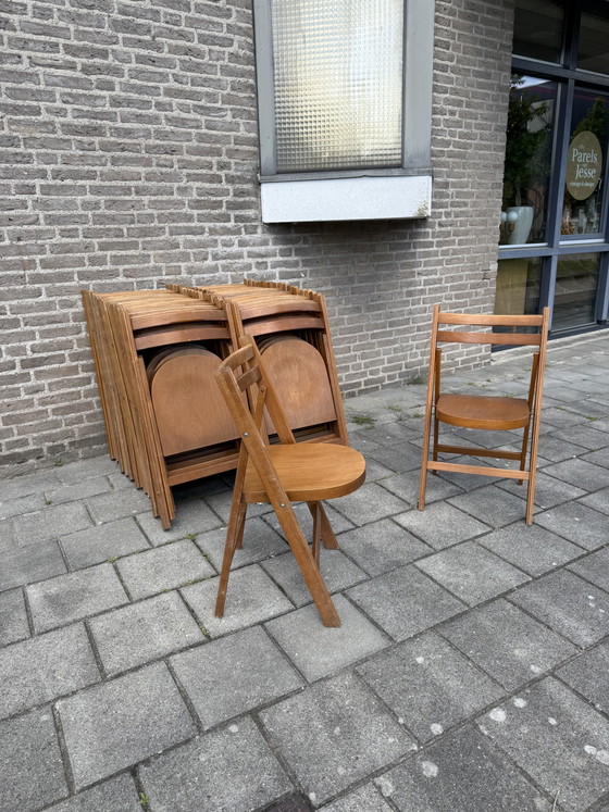 Image 1 of Partij van 37x vintage hardhouten klapstoel ‘70