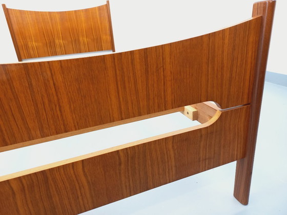 Image 1 of Lit simple vintage style scandinave en teck des années 60