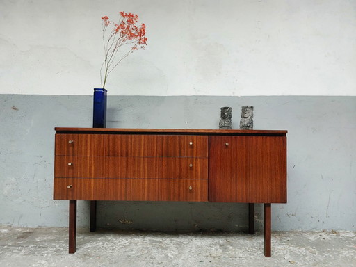 Credenza vintage di metà secolo