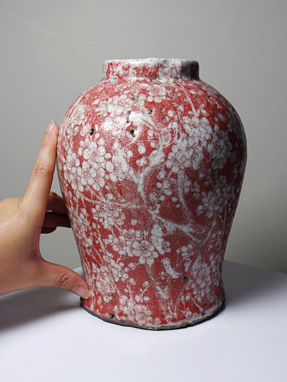 Image 1 of Vaso in ceramica raku smaltata vintage anni '80-'90 con decorazione a fiori di ciliegio.