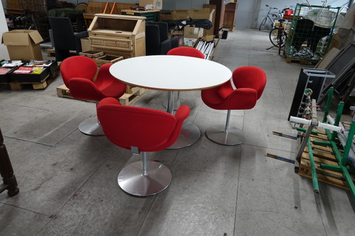 4 Artifort « Little Tulip » Draaifauteuils + Tafel
