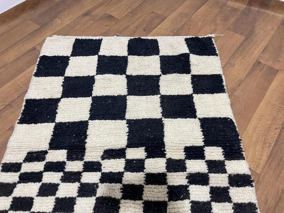 Image 1 of Alfombra bereber tradicional tejida a mano, tamaño 140 x 260 cm.