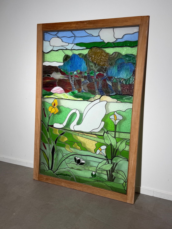 Großes Buntglasfenster mit Schwanenlandschaft – Dekoration (photo 2 of 6)