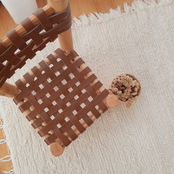 Image 1 of Silla pequeña de madera y cuero