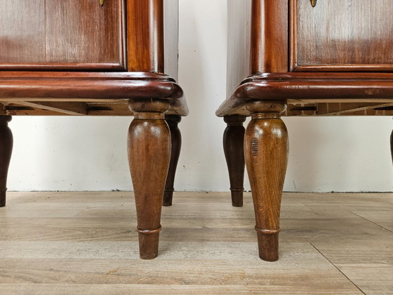 Image 1 of Paire de tables de chevet Art déco des années 1950 avec plateau miroir
