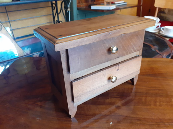 Image 1 of Commode miniature ancienne