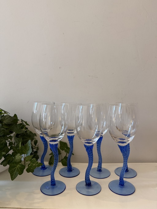 Set of 7 vintage wine glasses with wavy stem