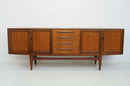 Buffet bas en teck par Victor Wilkins pour G-Plan, 1962