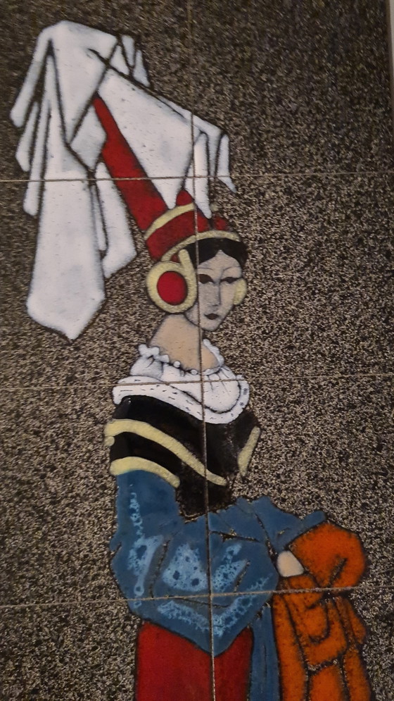 Image 1 of Glasierte Keramikwandplatte – Stilisierte weibliche Figur – signiert Capra – 1970er Jahre