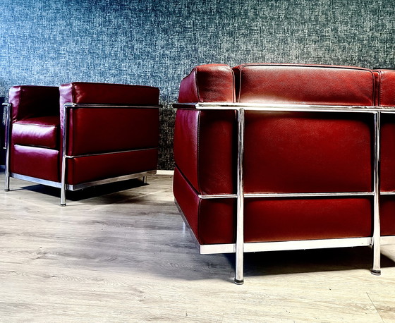 Image 1 of 2 vintage LC2 Le Corbusier stoelen in rood leer, Italië, jaren 80