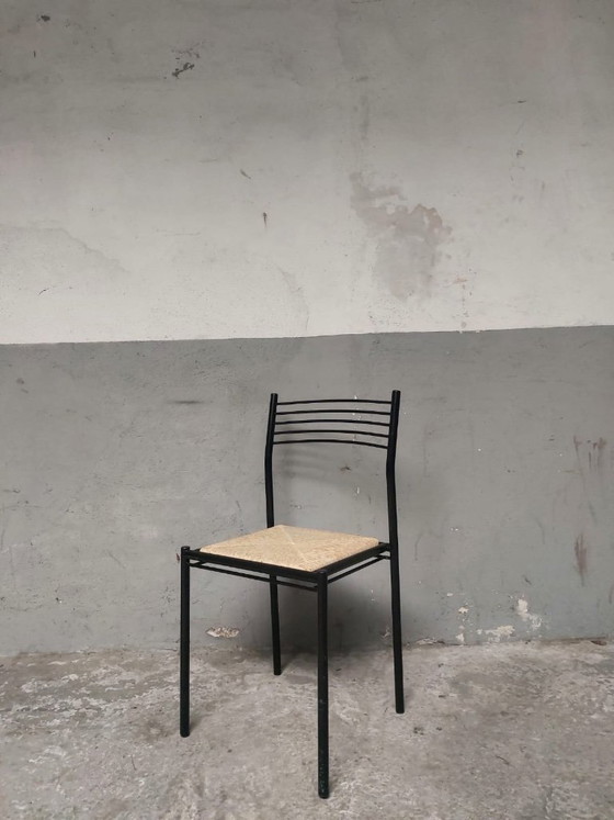 Image 1 of 4 chaises en métal avec assises en osier