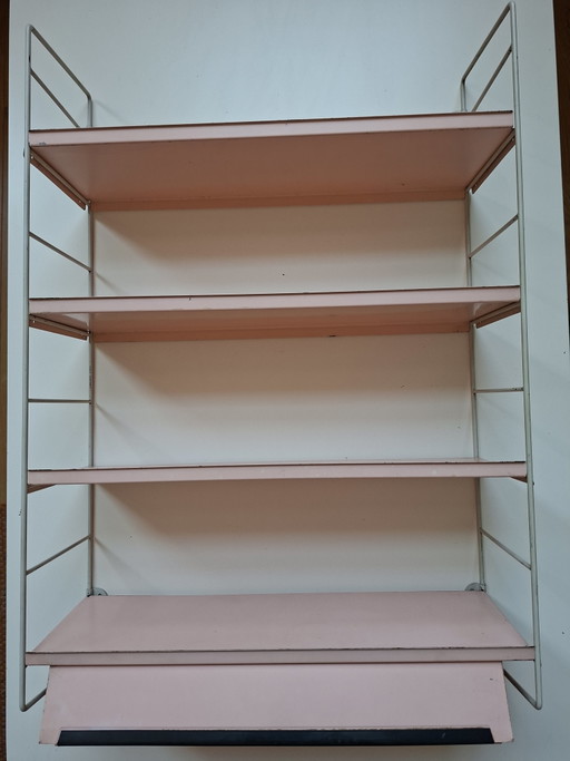 Raro estante de pared con la marca Tomado Holland