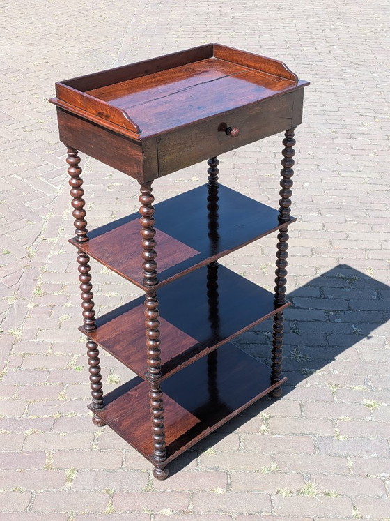Antieke Victoriaanse etagère met 4 etages en gedraaide spoelversiering. – Boekenkasten, Wood (photo 4 of 14)