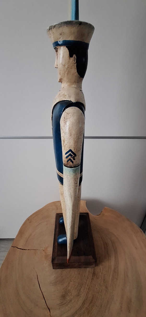 Image 1 of Antieke matroos met roeispanen als armen