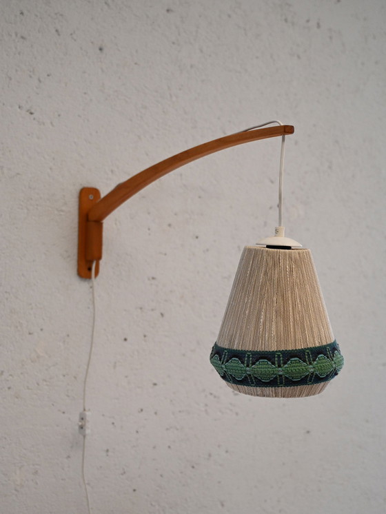 Image 1 of Vintage Scandinavische wandlamp in teakhout en stof