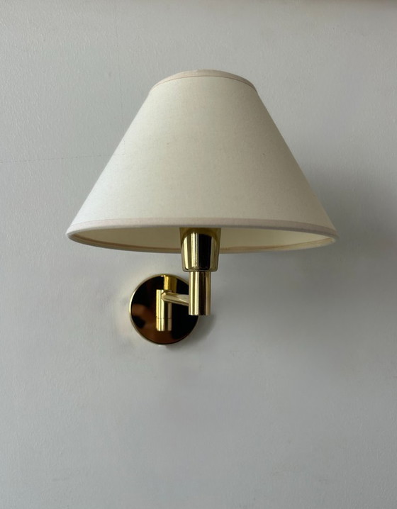 Image 1 of Coppia di applique vintage regolabili, ottone e tessuto beige, Francia, 1970