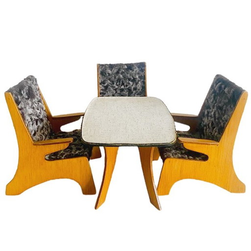 Muebles en miniatura de diseño danés de mediados de siglo: sillones y mesa, década de 1960