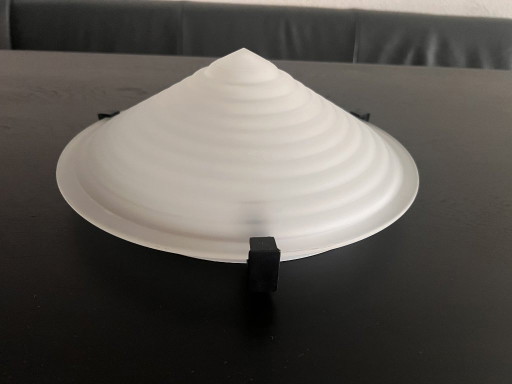 Lampadario vintage di grandi dimensioni – in vetro opalino a coste a forma di piramide