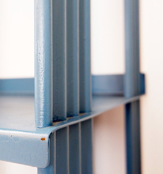 Image 1 of Estantería Strafor de metal pintado, siglo XX