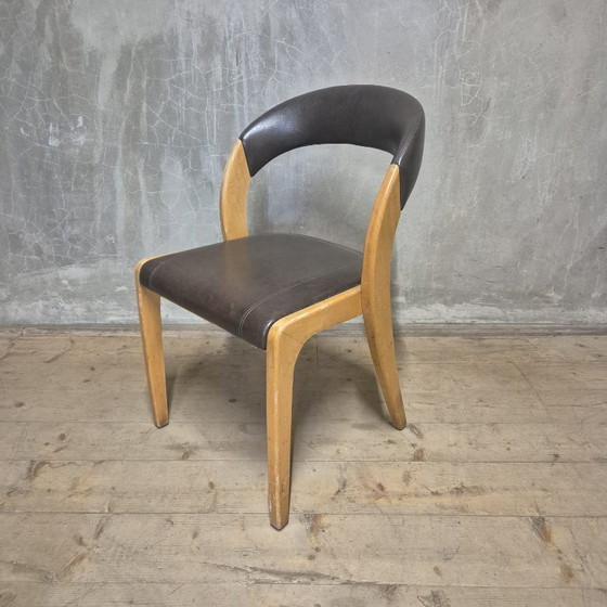 Image 1 of Chaise de salle à manger vintage à dossier incurvé, bois et similicuir, Tchécoslovaquie, années 1970