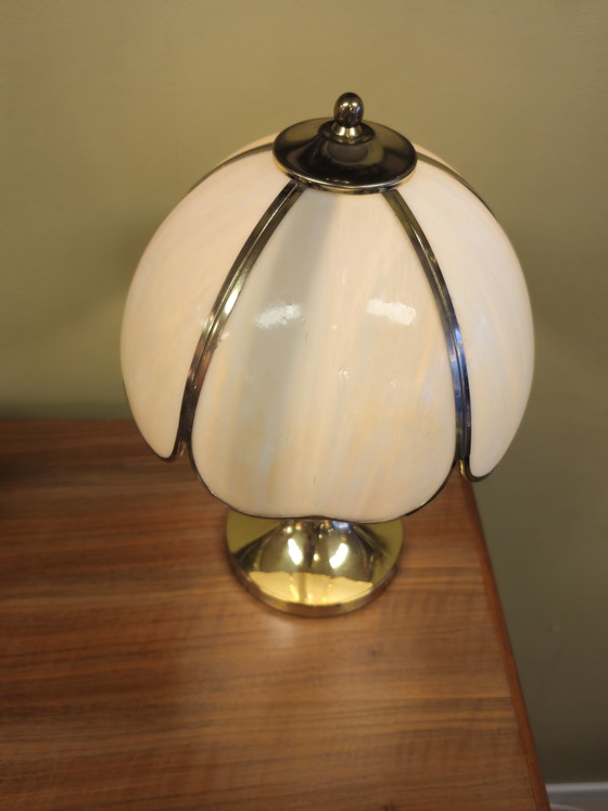 Image 1 of Lampe de table vintage Hollywood Regency en verre et laiton