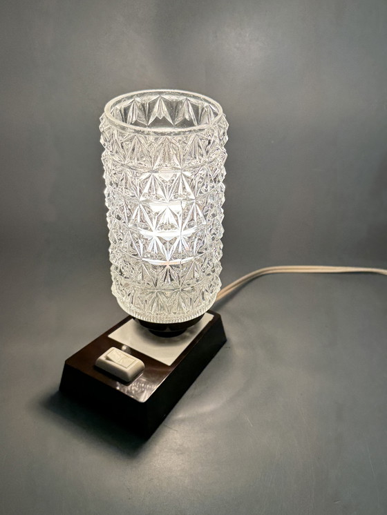 Image 1 of Vintage tafellamp met glazen kap (jaren ’70 stijl)