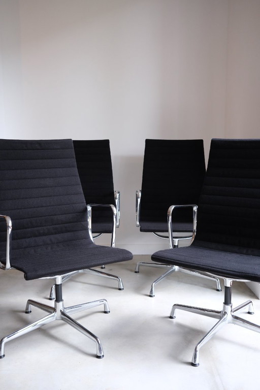 4x Vitra Eames EA112 – Hopsak negro / Cromo