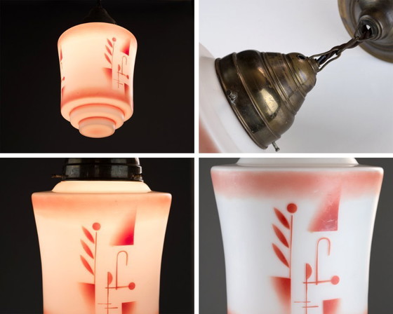 Image 1 of Originele Art Deco hanglamp met geometrische decoratie – jaren 30, opaalglas in rood en wit | gerestaureerd