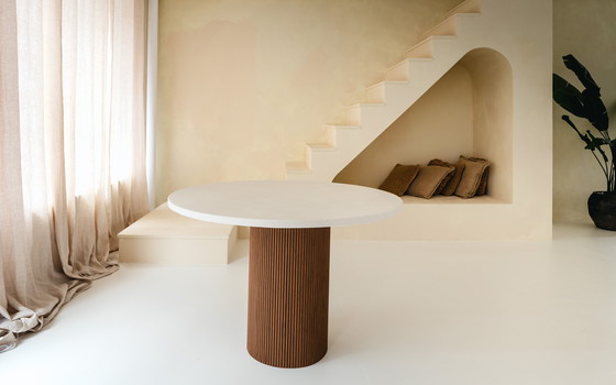 Image 1 of Mesa de Comedor Media Ovalada de Hormigón Cire Studio Nena Design