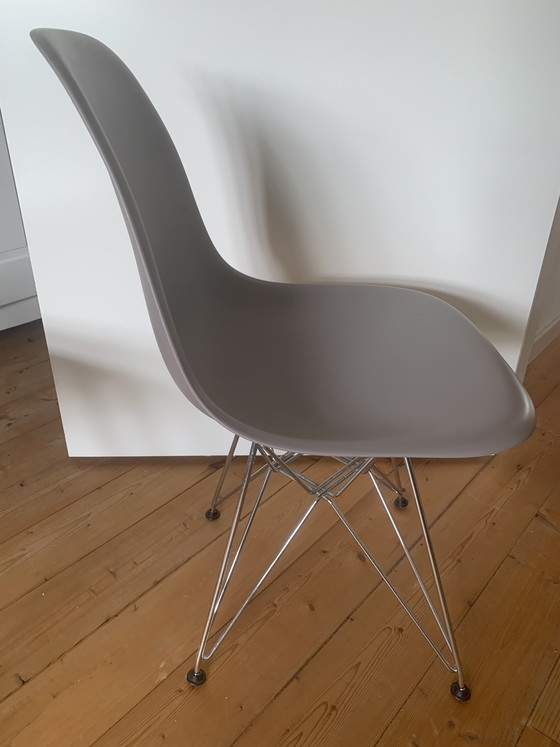 Image 1 of Chaise Vitra Eames couleur 25 - 2 pièces