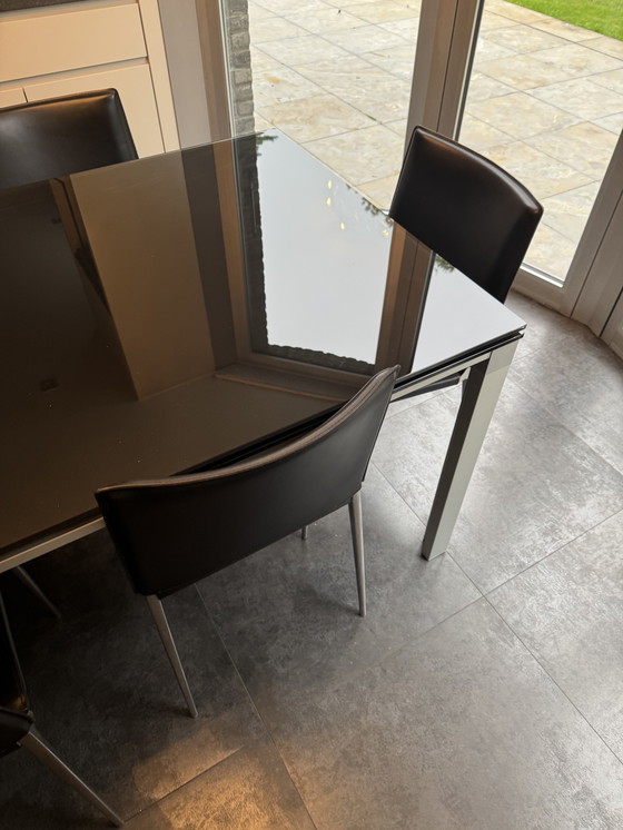 Image 1 of Tavolo da pranzo di design Bonaldo con 6 sedie in pelle Lia di Zanotta