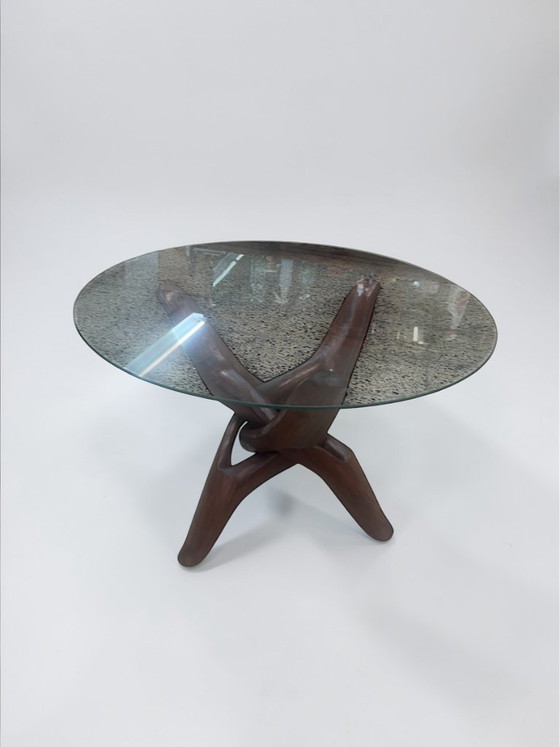 Image 1 of Table sculpturale vintage – Style Mid-Century / Piètement en bois naturel / Plateau en verre / Design affirmé