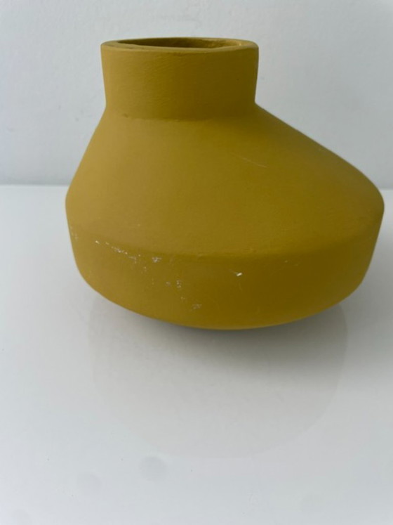 Image 1 of Vaso in ceramica fatto a mano color giallo senape, Atelier OT