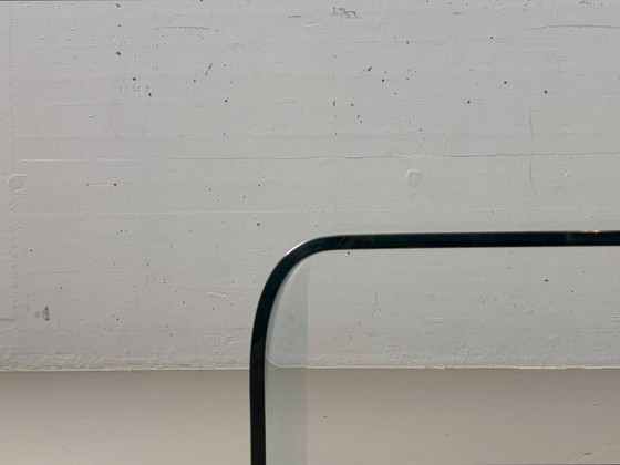 Image 1 of Glazen salontafel van gebogen veiligheidsglas, jaren 70.