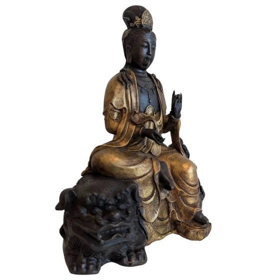 Guanyin sobre León – Escultura China de Bronce, Siglo XX – lote 153 – Bronze (photo 2 of 10)