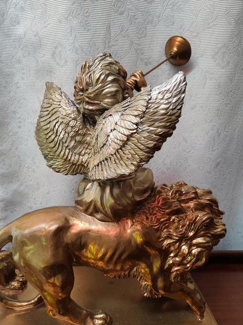 Image 1 of Sculpture Putti sur Lion d'or. Très belle