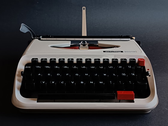 Image 1 of Macchina da scrivere Privileg 300 TR restaurata (1979) con carattere tipografico CUBE