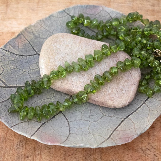 Long collier en péridot vert, peut être doublé
