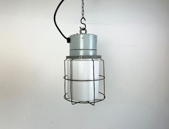 Image 1 of Lampada industriale a gabbia in alluminio con vetro opalino di Elektrosvit, anni '70