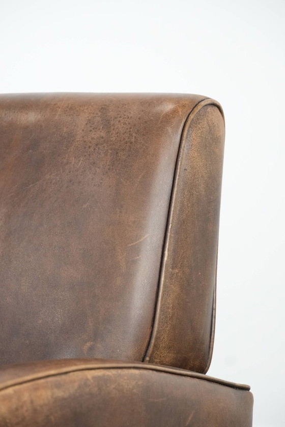 Image 1 of Poltrona in pelle di pecora dal design elegante e dalle belle forme rotonde