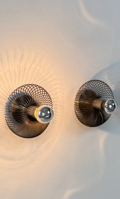 Paar Vintage-Wandleuchten mit Federmechanismus, mattes Metall, Frankreich, 1970