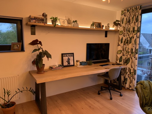 Escritorio de roble macizo con base de acero (opcionalmente incluye estante de pared).